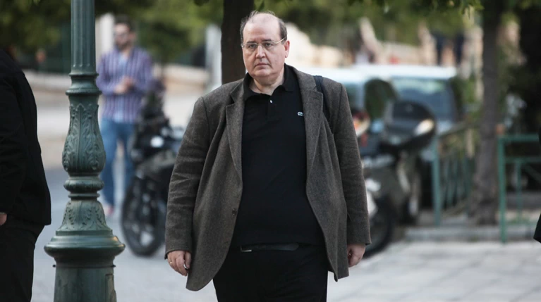 Εχθρικά και «φίλια» πυρά για το φάλτσο του Φίλη