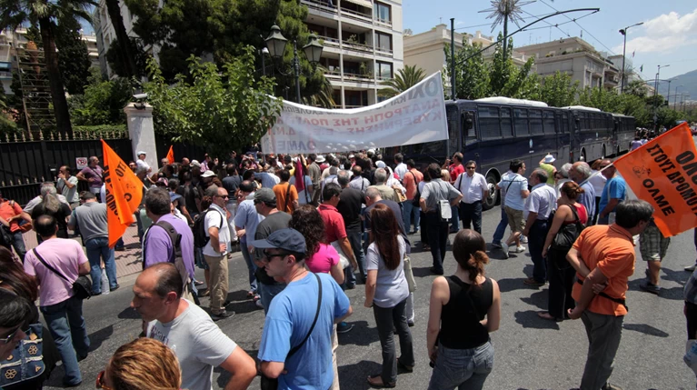 Καταλήψεις δημαρχείων σε όλη τη χώρα από την ΠΟΕ ΟΤΑ