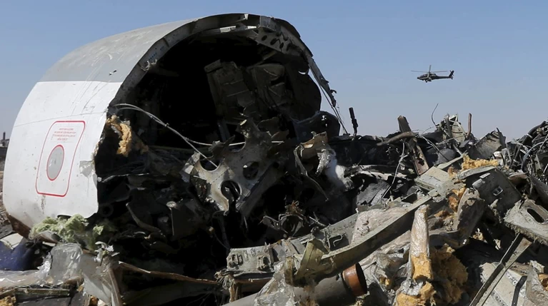 Μυστηριώδεις τρύπες στο Airbus μαρτυρούν έκρηξη από μέσα