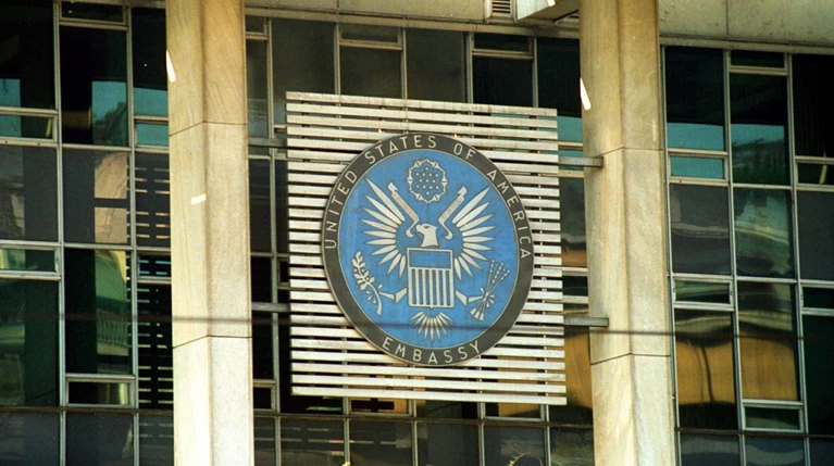 Τι λένε στις ξένες πρεσβείες για τις πολιτικές εξελίξεις