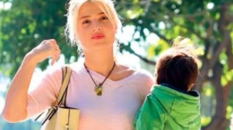 Η αγωνία της Φαίης Σκορδά: Έχασε τον γιο της μέσα σε εμπορικό κέντρο!