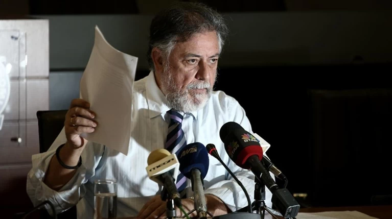 Πανούσης: Οι κινήσεις της κυβέρνησης δείχνουν πανικό