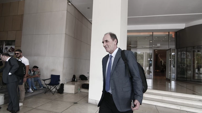 Σε εξέλιξη η συνάντηση Τσακαλώτου-Σταθάκη με θεσμούς
