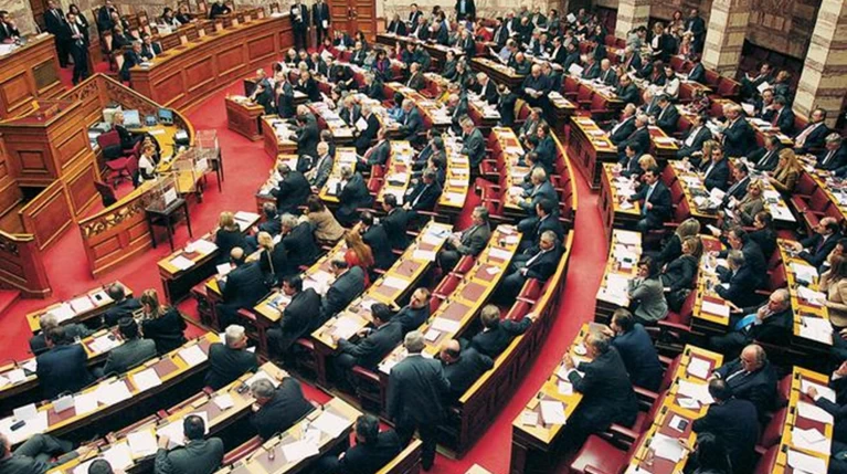 Ψαλίδι σε αποζημίωση, ΙΧ και κινητό των βουλευτών