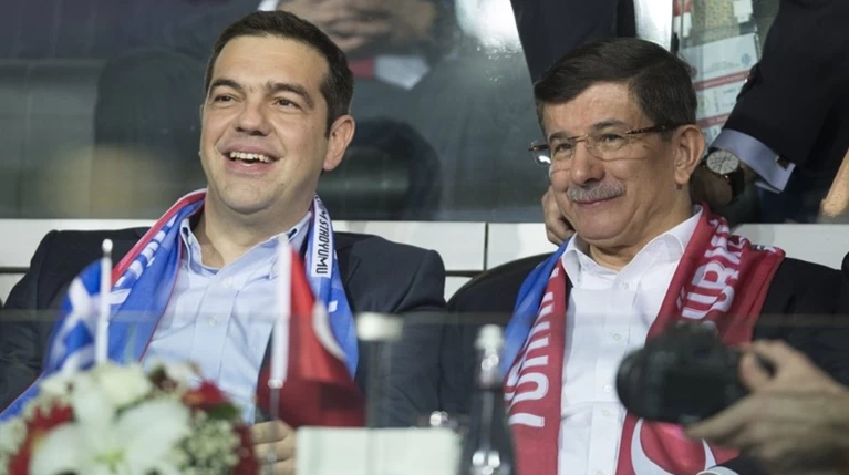 Μαζί στο γήπεδο Τσίπρας- Νταβούτογλου στην Κωνσταντινούπολη