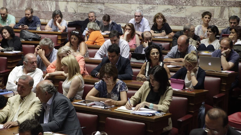 «Μασάζ» στους βουλευτές του ΣΥΡΙΖΑ για τα νέα μέτρα