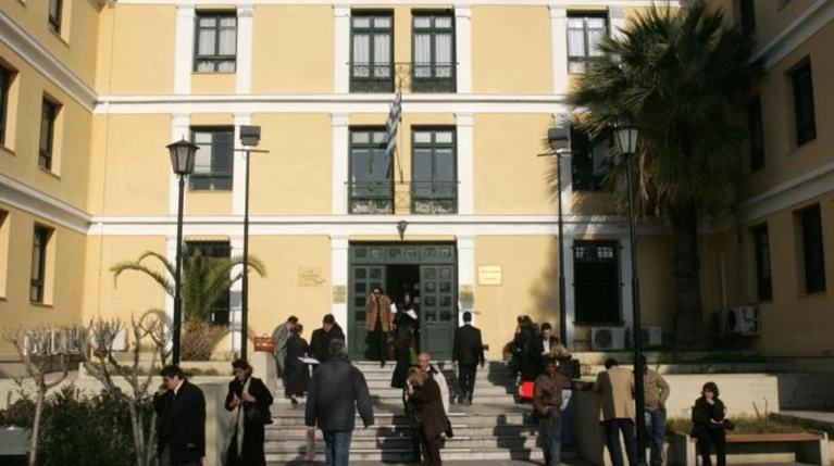 Τηλεφώνημα για βόμβα στα δικαστήρια της Ευελπίδων