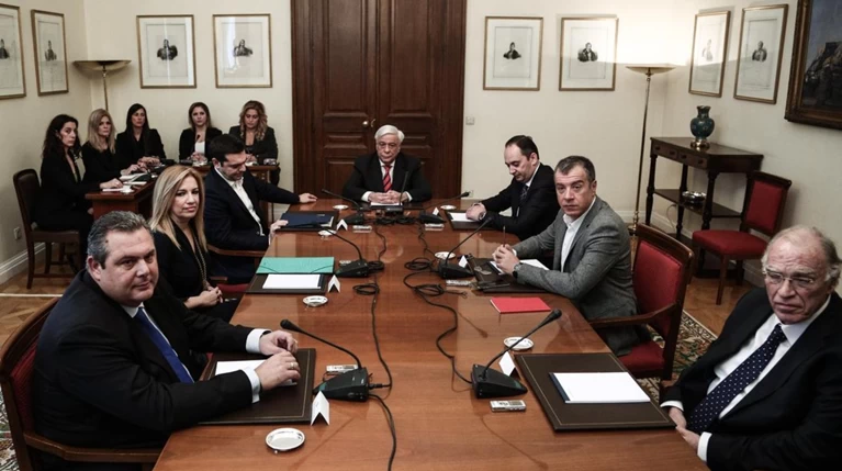 Κυβέρνηση εναντίον όλων μετά τη φάρσα της συναίνεσης