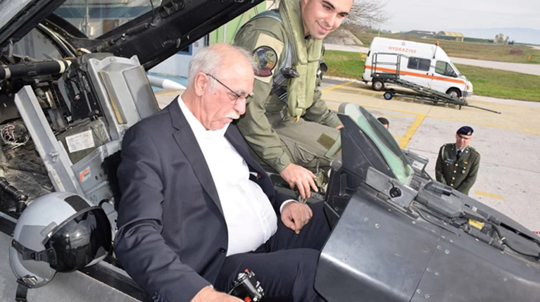 Ο Βίτσας πήρε...θέση μάχης μετα το tweet του Τσίπρα