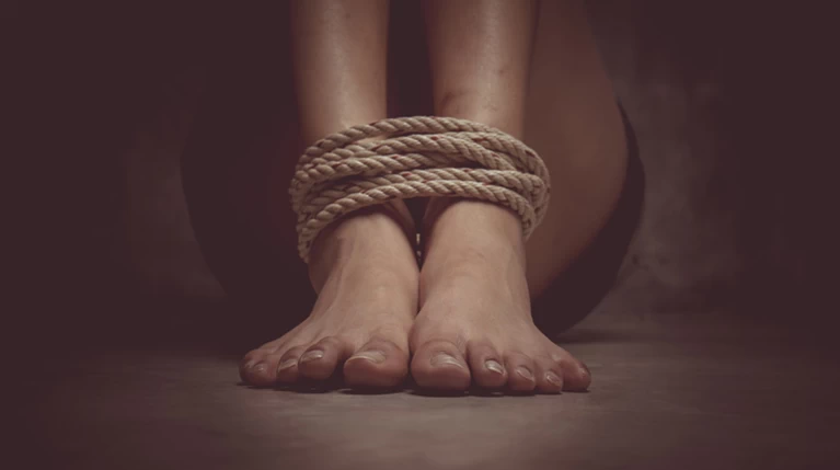 Βρετανός κρατούσε αιχμάλωτη τη σύζυγό του επί ενάμισι χρόνο