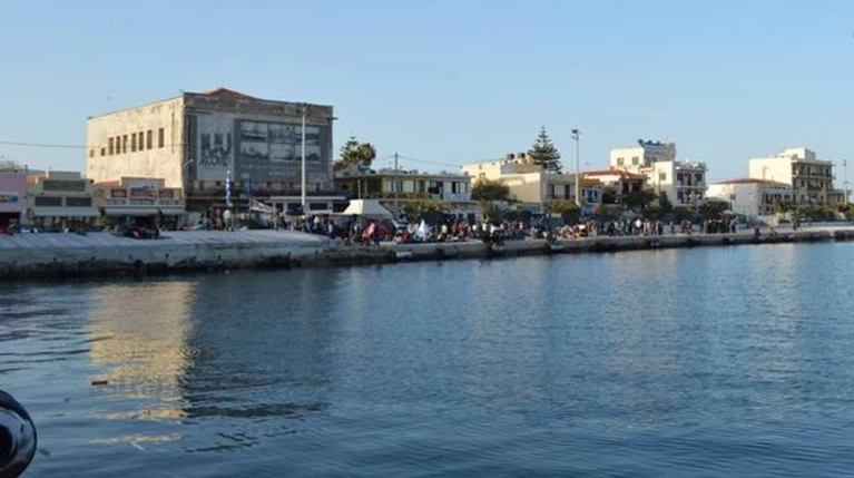 Εδεσε το «Νήσος Μύκονος» στο λιμάνι της Χίου