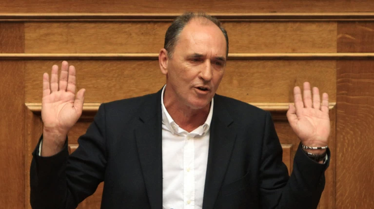 «Φωτογραφική» ρύθμιση για τον Σταθάκη σε νομοσχέδιο