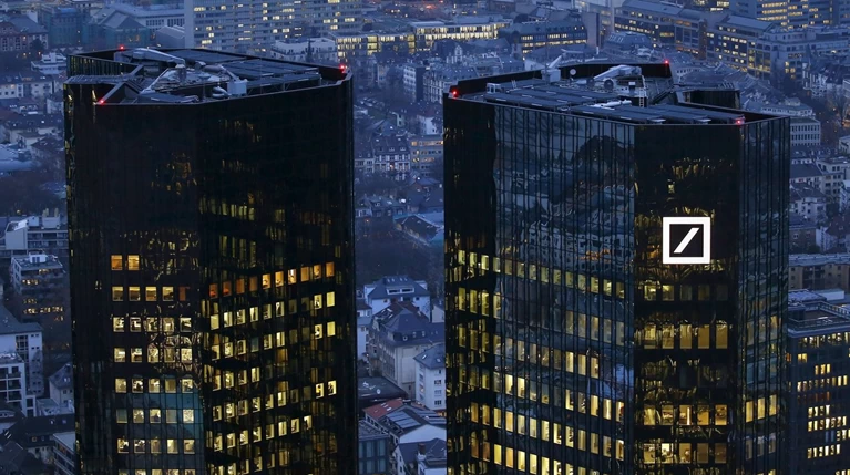 Deutsche Bank εναντίον Βόρειας Καρολίνας για τις τρανσέξουαλ