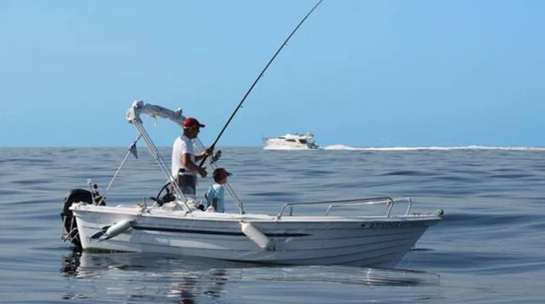 Πήγαν να φορολογήσουν το ψάρεμα γαύρου και συναγρίδας