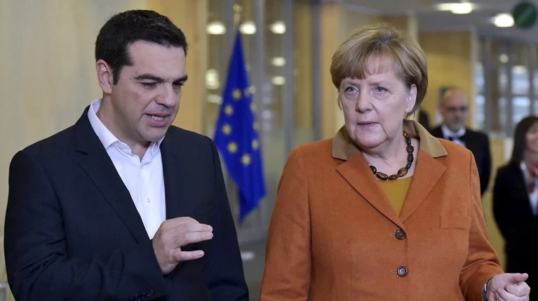 Welt: Ο Τσίπρας απειλεί τη Μέρκελ μέσω προσφυγικού