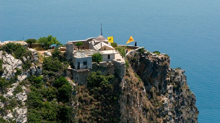 Αγιο Ορος από ψηλά. Εκεί που «ακουμπάς» το Θεό