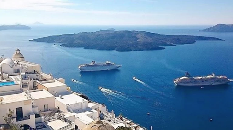 10 λόγοι που οι Κυκλάδες είναι ο απόλυτος προορισμός το φετινό καλοκαίρι