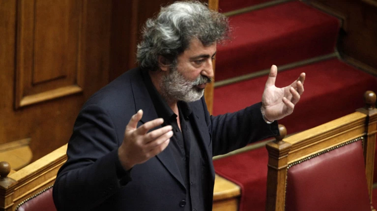 Ο Πολάκης ειρωνεύεται τους «Παραιτηθείτε» στο Σύνταγμα
