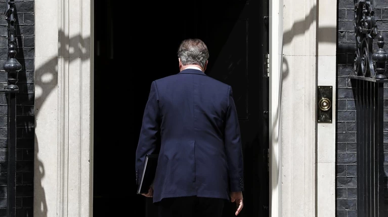 Ραγδαίες εξελίξεις: Αναμένεται παραίτηση Κάμερον;