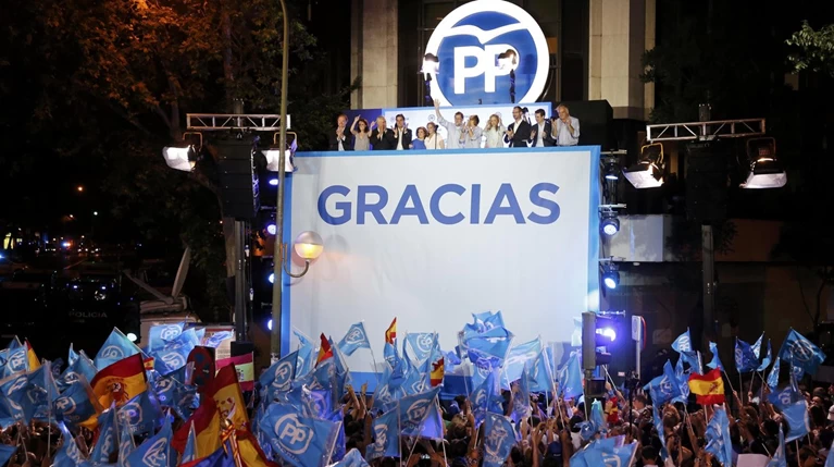 Aνατροπή στην Ισπανία, νίκη Ραχόι, τρίτοι οι Podemos