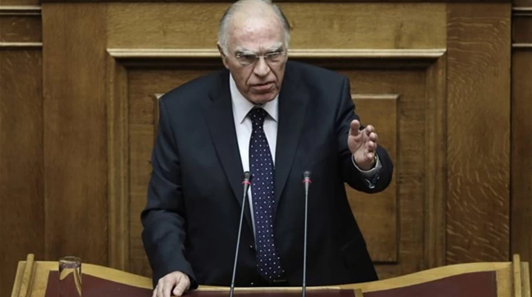 Λεβέντης: Ο Τσίπρας σκέφτεται "δεξιά παρένθεση''