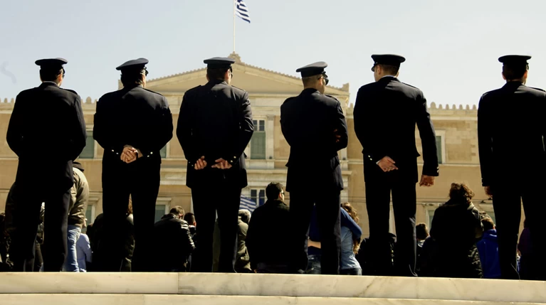 Ερχονται μειώσεις για 188.000 των "ειδικών μισθολογίων"