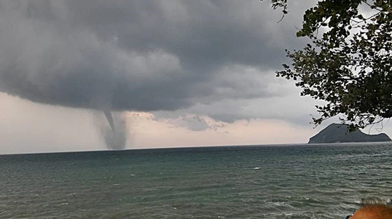 Σούπερ υδροστρόβιλος στη Ζάκυνθο - φωτό
