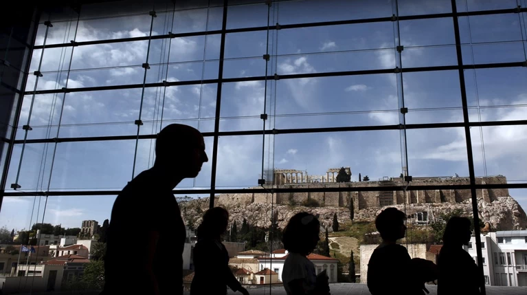 Η οικονομία βάζει "φρένο" στο νέο αφήγημα του Τσίπρα