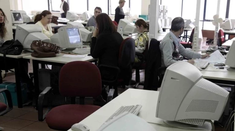 Το σπάταλο Δημόσιο "καταπίνει" την φοροκαταιγίδα