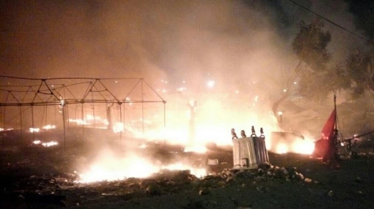 Λέσβος: Aγριες συμπλοκές στο hotspot της Μόριας