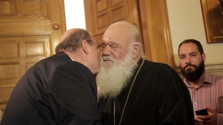 «Ιερός πόλεμος» Ιερώνυμου- Φίλη για τα Θρησκευτικά