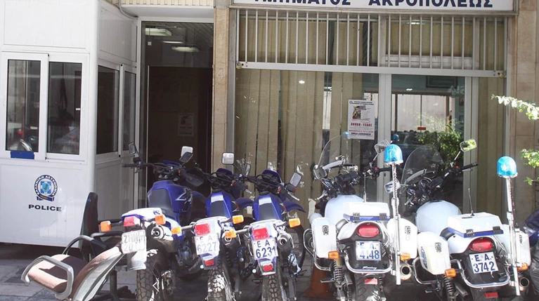 Κλείνουν ή συγχωνεύονται 3 στα 10 αστυνομικά τμήματα