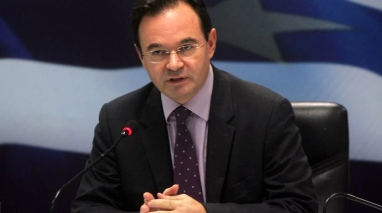 WSJ: Οι κατηγορίες κατά Παπακωνσταντίνου μυρίζουν στήσιμο