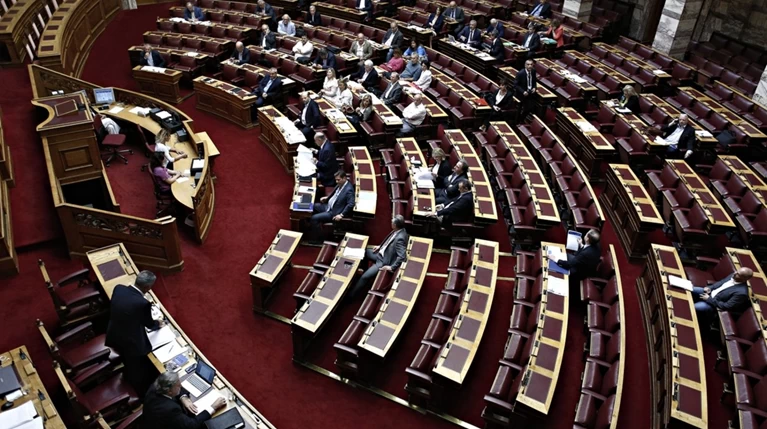 Σφυροκόπημα στη Βουλή για ΔΕΚΟ,κανάλια & Καλογρίτσα