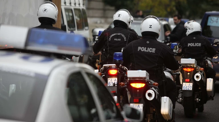 Η ΕΛΑΣ φυλάει την ...ΕΡΤ, αντί να κάνει περιπολίες