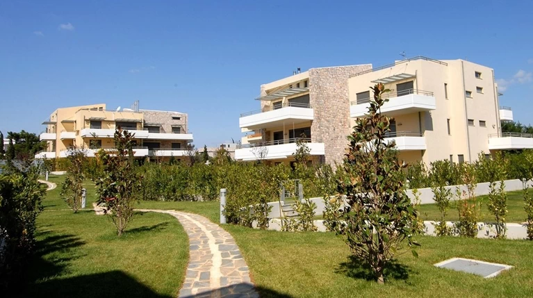 "Ζήλεψε" και η Εφορία: Βγάζει στο σφυρί 21 ακίνητα
