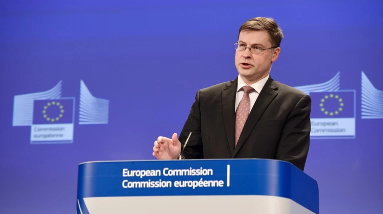 Ντομπρόφσκις: Η α' αξιολόγηση έπρεπε να τελειώσει πέρυσι τον Νοέμβριο