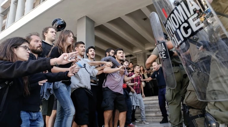Νέα ρύθμιση μετά τη θύελλα για τους πλειστηριασμούς