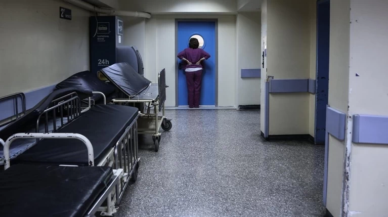 Εγχειρήσεις στα «τυφλά» & χωρίς εξοπλισμό στα νοσοκομεία. Η «μαύρη λίστα»