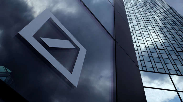 Πρόστιμο 9,5 εκατ. δολαρίων θα πληρώσει η Deutsche Bank στις ΗΠΑ