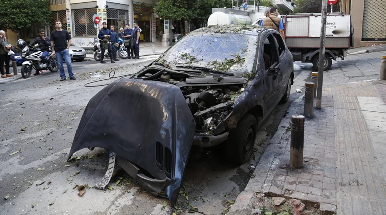 Ποιους «βλέπει» η ΕΛΑΣ πίσω από τη βόμβα στα Εξάρχεια