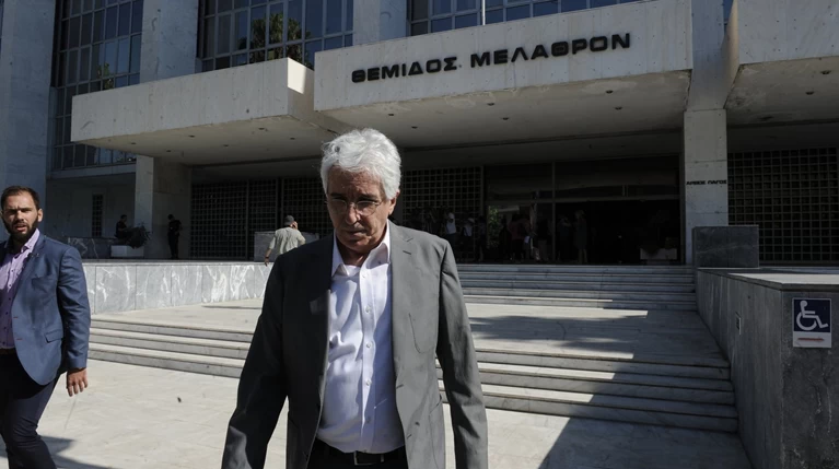 Με τροπολογία η κυβέρνηση αυξάνει τον αριθμό των ανωτάτων δικαστικών