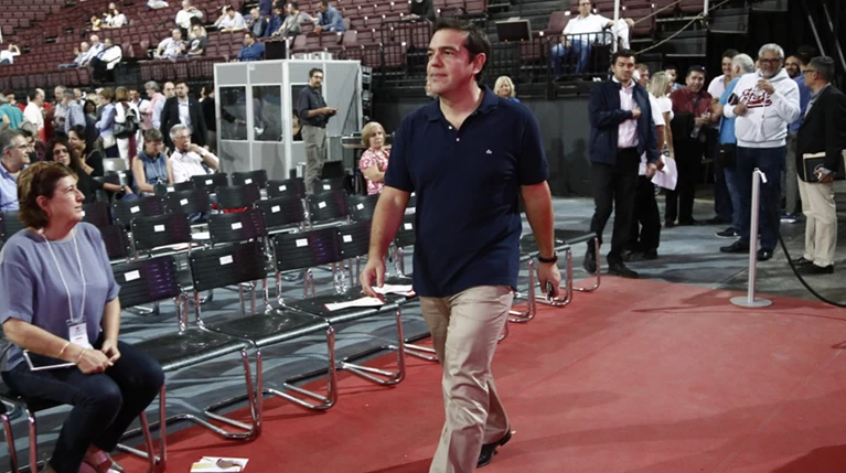Η casual εμφάνιση του Τσίπρα στο Συνέδριο του ΣΥΡΙΖΑ δείτε φωτό