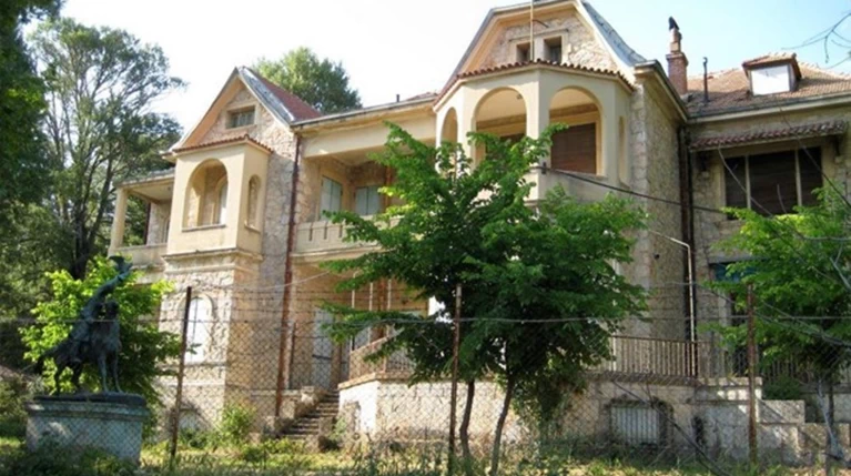 Λεηλασία, ασυδοσία, κλοπές κι εγκατάλειψη. Το Τατόι αναστενάζει...