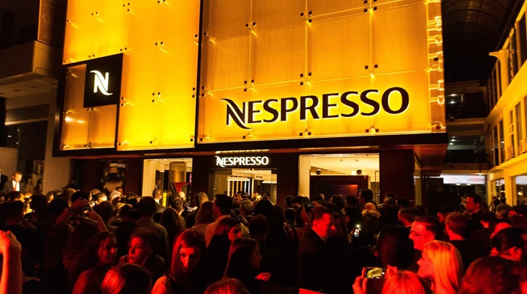 Η Γλυφάδα απέκτησε τη δική της εντυπωσιακή Nespresso Boutique