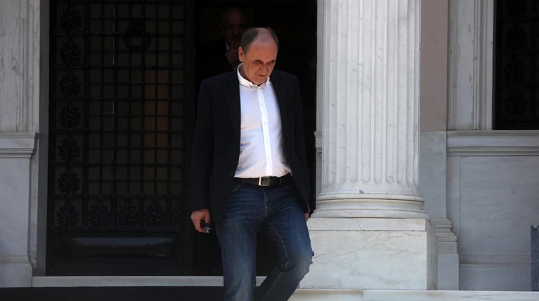Μείζον θέμα Σταθάκη:Ούτε «πόθεν» ούτε «έσχες», έκθετοι υπουργός & Μαξίμου