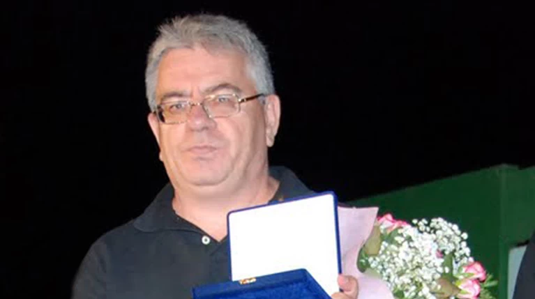 Πέθανε ο σεναριογράφος του Μητσικώστα, ο Λάκης Μπέλλος