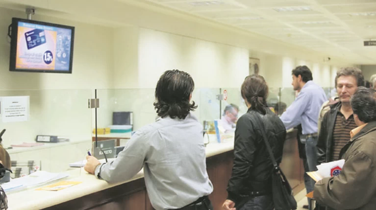 Ερχονται τα ραβασάκια από τις τράπεζες για τα κόκκινα δάνεια