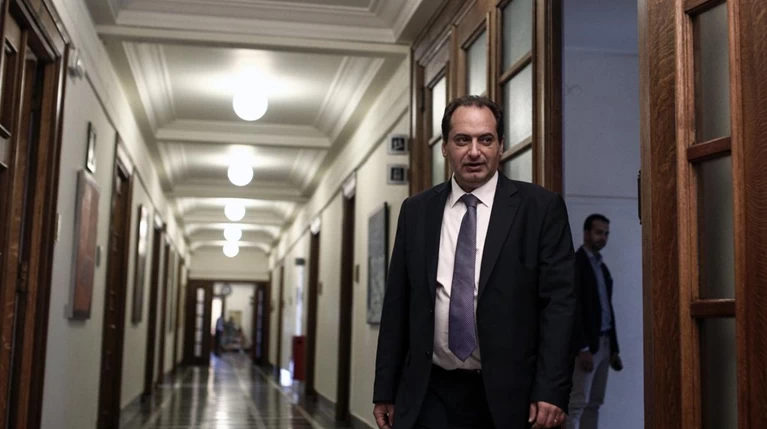 Ο Σπίρτζης υπέγραψε το πρωί για τα αεροδρόμια μετάνιωσε το βράδυ