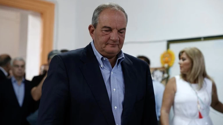 Ρίχνει τους τόνους ο Καραμανλής για το φλερτ με Τσίπρα